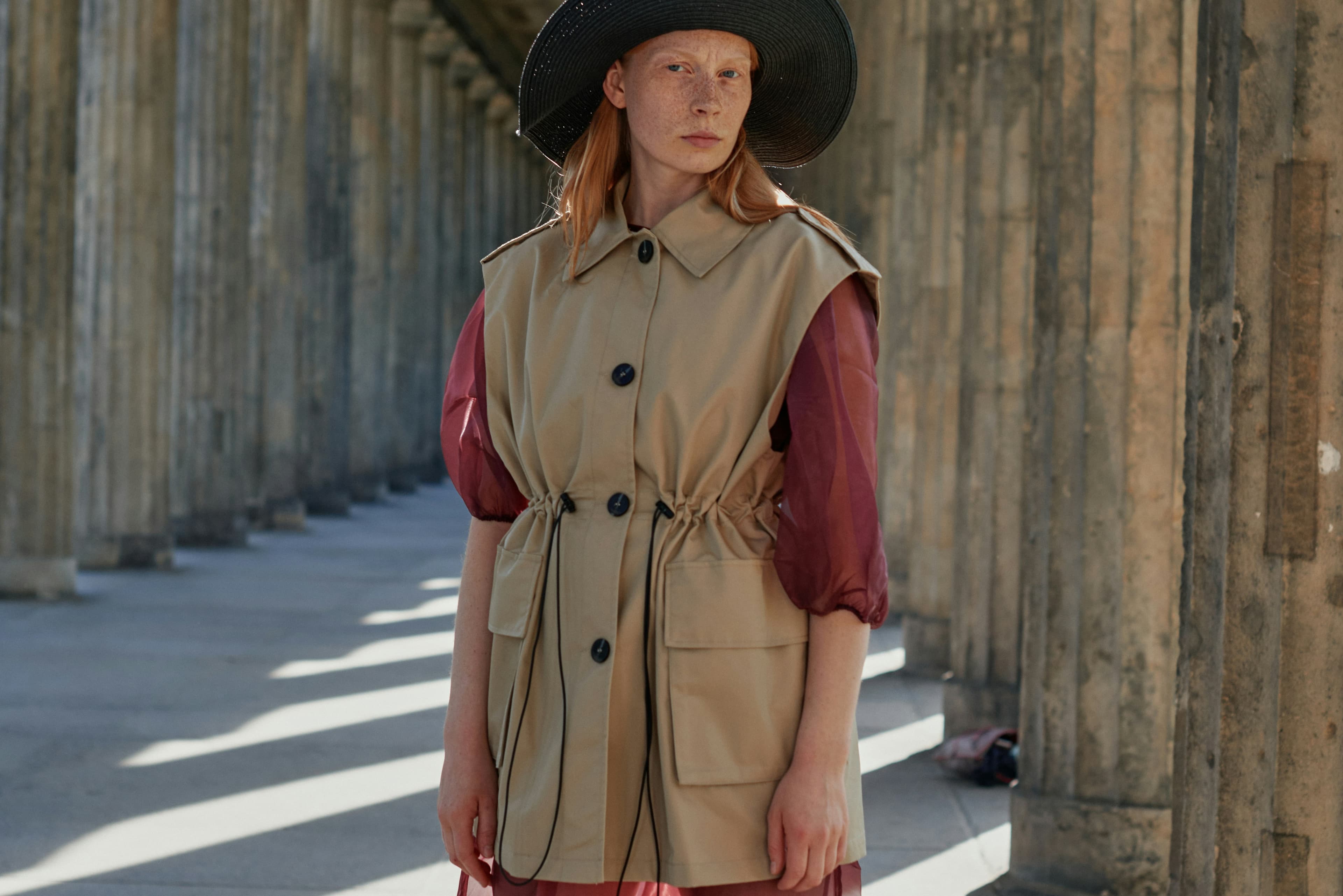 Trenduri minimalistice în hainele de exterior